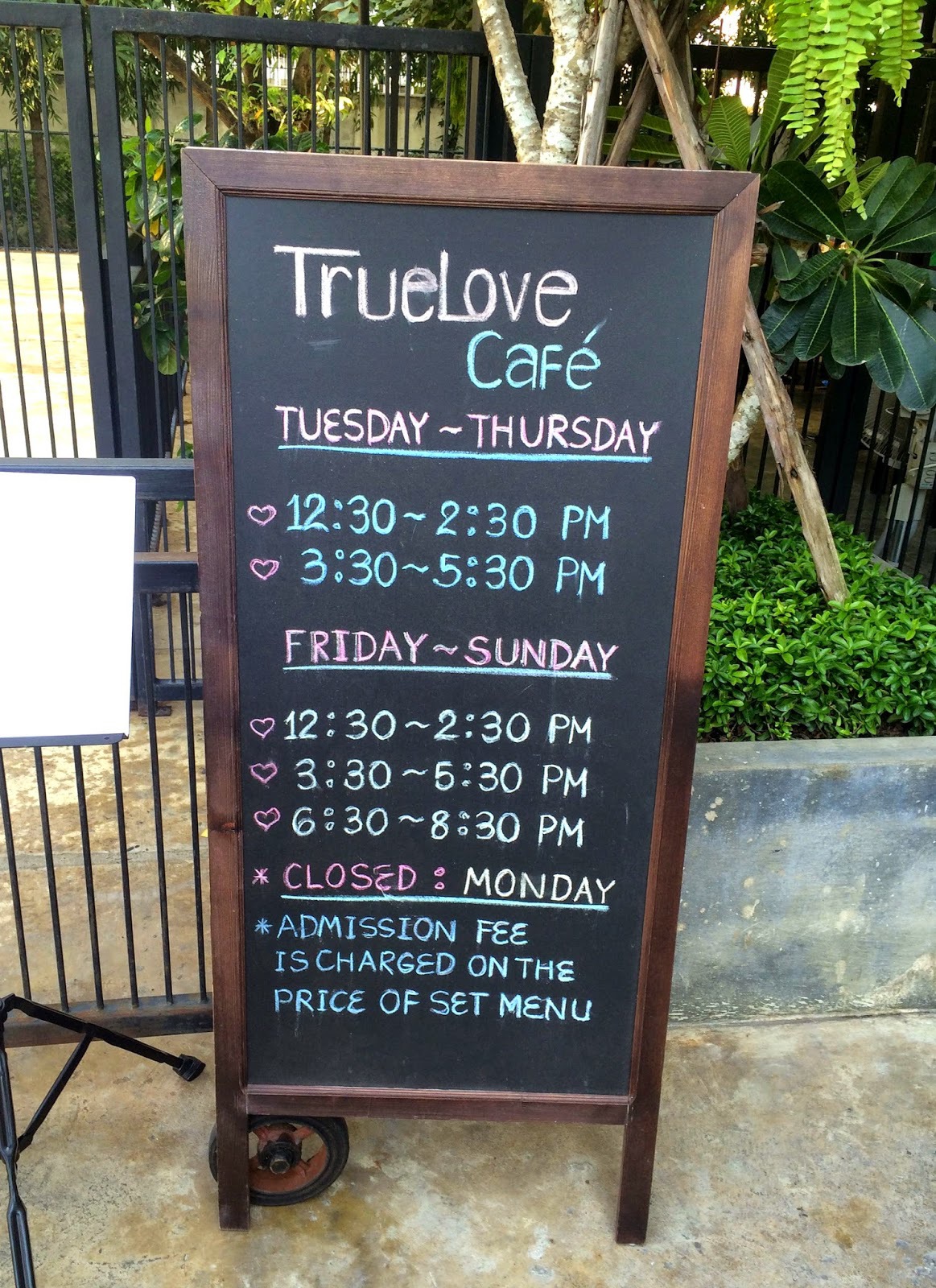 quan ca phe khien tin do yeu cho tan chay o thai lan