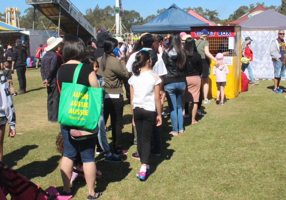 du khach viet chung kien dieu bat ngo o austrailia