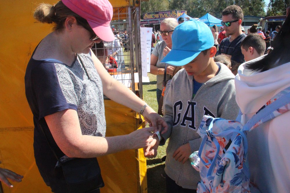 du khach viet chung kien dieu bat ngo o austrailia