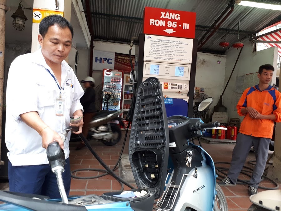 quy binh on gia xang dau doi bo di cho nhanh bo van kien tri giu lai