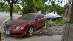 Xót xa loạt siêu xe Bentley bị bỏ xó phủ đầy bụi ở Việt Nam