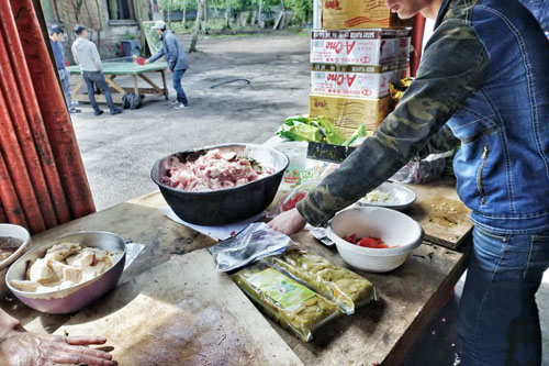 ben trong trai cua nguoi viet tim duong nhap cu trai phep vao anh