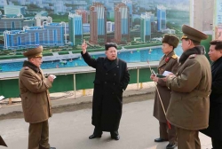 kim jong un thua nhan kinh te trieu tien con yeu kem