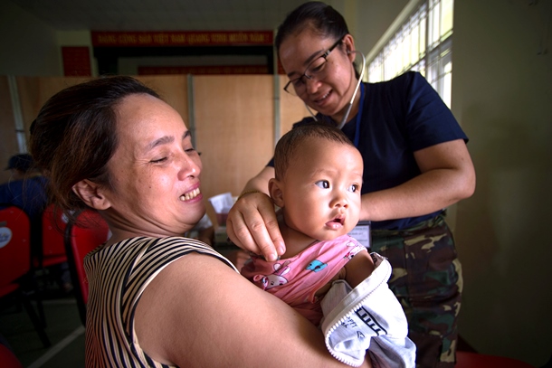 khong luc my kham benh xay truong cho nguoi dan quang nam