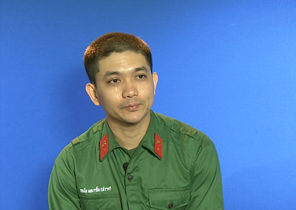 mac ao linh tim bat ngo roi nuoc mat noi ve noi dau dang gong ganh trong cuoc song