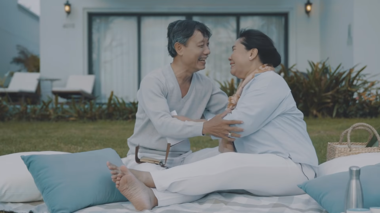 Ông chú 'soái ca' gây sốt với chuyến du lịch trong mơ dành cho vợ ong chu soai ca gay sot voi chuyen du lich trong mo danh cho vo