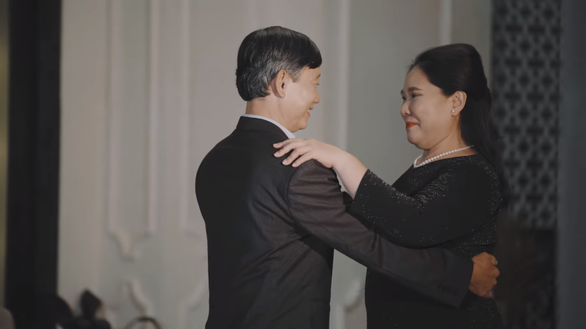 Ông chú 'soái ca' gây sốt với chuyến du lịch trong mơ dành cho vợ ong chu soai ca gay sot voi chuyen du lich trong mo danh cho vo