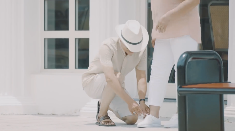 Ông chú 'soái ca' gây sốt với chuyến du lịch trong mơ dành cho vợ ong chu soai ca gay sot voi chuyen du lich trong mo danh cho vo