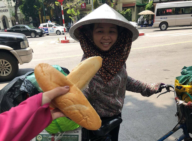 tu banh mi thien tam 200 chiec moi ngay cho nguoi ngheo giua pho ha noi