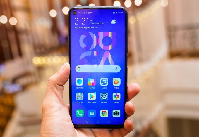 7 smartphone tam trung moi ra mat tai viet nam