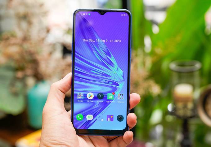 7 smartphone tam trung moi ra mat tai viet nam