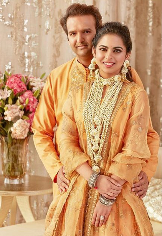 vay ao cua con gai nguoi giau nhat chau a