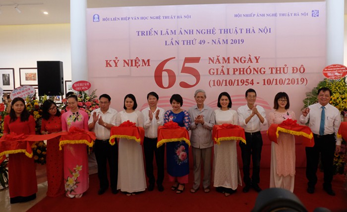 khi be the hien niem dam me doat giai nhat cuoc thi anh nghe thuat ha noi 2019