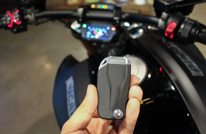 ducati diavel 1260 gia 900 trieu trang bi nhu oto