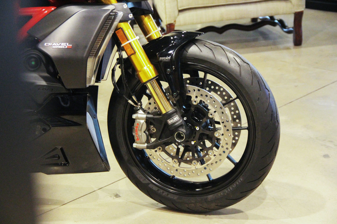 ducati diavel 1260 gia 900 trieu trang bi nhu oto