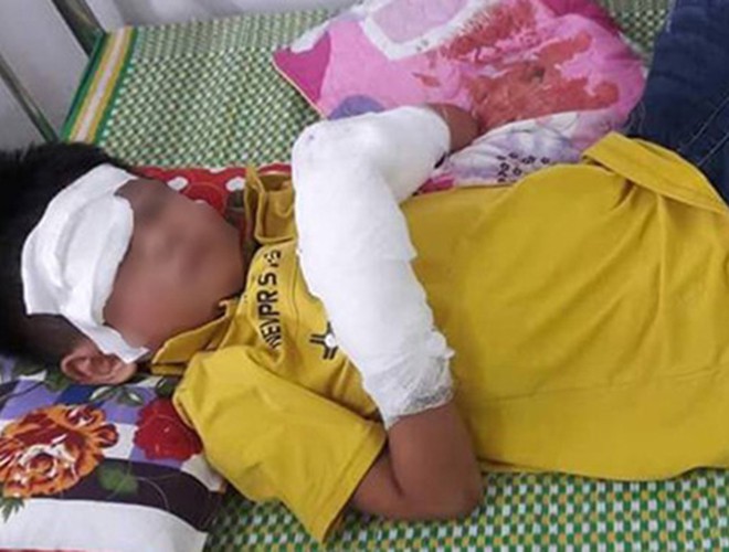 anh nguy hiem chet nguoi cua viec dung dien thoai khi sac