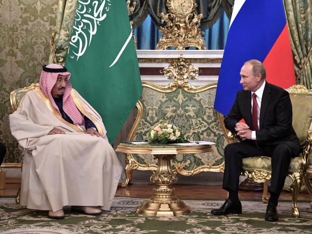 vua saudi mang 1500 nguoi thue tron 2 khach san o moscow