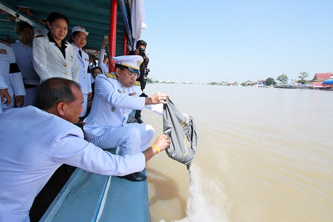 thai lan tha tro go dan huong xuong song tuong nho co vuong