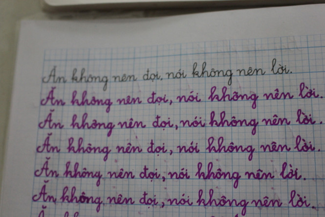 be linh khong tay hoc xuat sac viet chu cuc dep voi uoc mo lam co giao