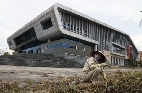 nha hat huyen hon 100 ty dap chieu bat ngo nguyen nhan