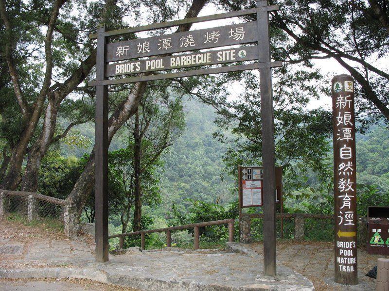 cau chuyen dang sau nhung ngoi nha ma am rung ron chau a