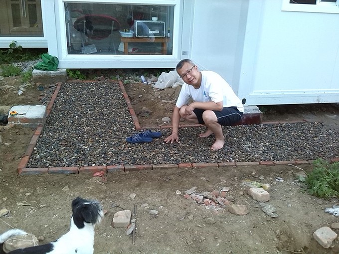 nguoi dan ong lam biet thu container tang vo