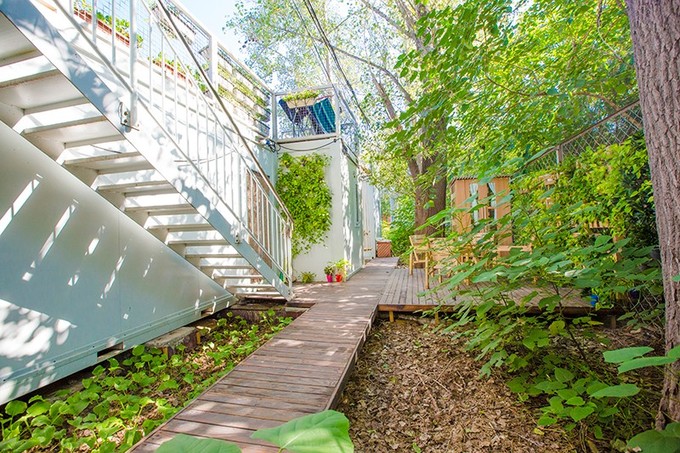 nguoi dan ong lam biet thu container tang vo