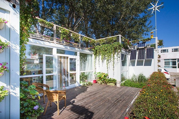 nguoi dan ong lam biet thu container tang vo