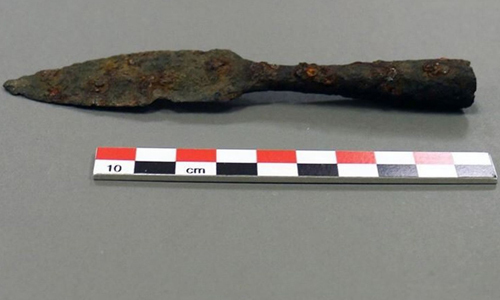 Mũi tên sắt 1.000 năm tuổi tìm thấy trên núi mui ten sat 1000 nam tuoi tim thay tren nui