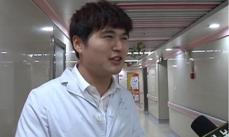 Vợ đau đẻ, chồng chọn đi cứu bệnh nhân vo dau de chong chon di cuu benh nhan