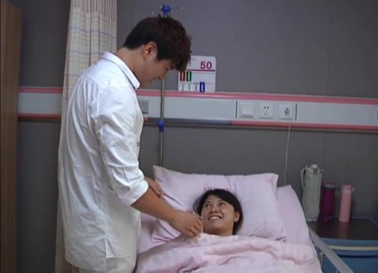 Vợ đau đẻ, chồng chọn đi cứu bệnh nhân vo dau de chong chon di cuu benh nhan