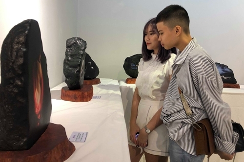 thai phien dua anh nude len da