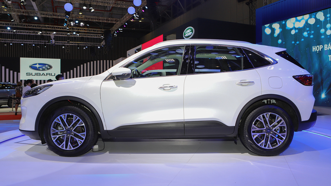 ford escape quay lai viet nam