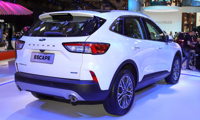 ford escape quay lai viet nam
