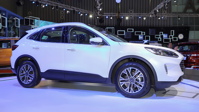 ford escape quay lai viet nam