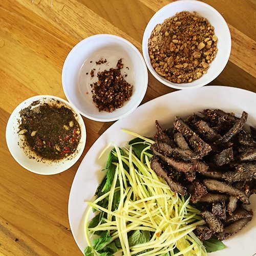 san da quy o pho nui gia lai nhat dinh phai thu mon bun cua thoi