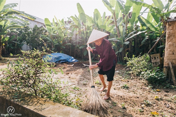 rung dong voi nhung buc anh cua chang trai danh ca thanh xuan chup ba ngoai 100 tuoi