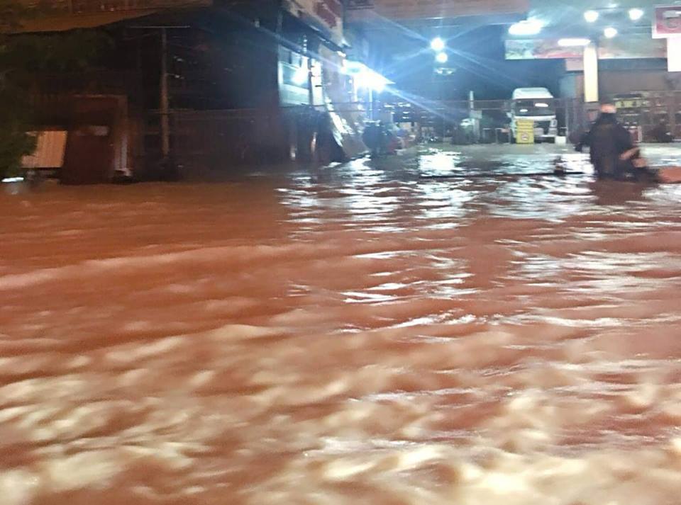 bao so 9 nuoc ngap lut o to quoc lo huyet mach te liet