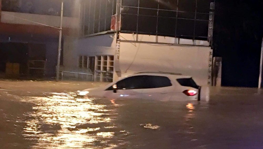 bao so 9 nuoc ngap lut o to quoc lo huyet mach te liet