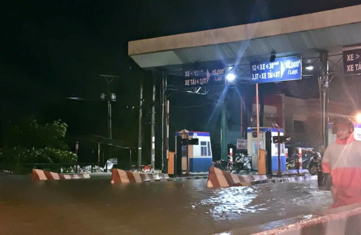 bao so 9 nuoc ngap lut o to quoc lo huyet mach te liet