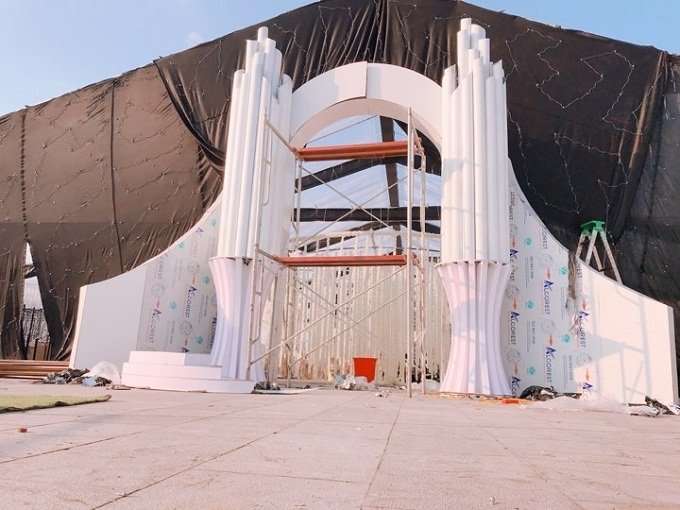 cap doi thai nguyen chi 4 ty trang tri tiec cuoi gay sot