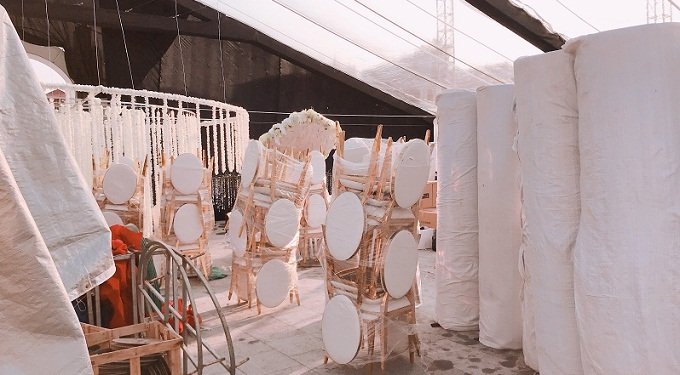 cap doi thai nguyen chi 4 ty trang tri tiec cuoi gay sot