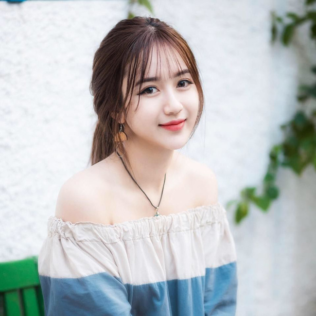 Nhan sắc xinh đẹp của 4 nữ CĐV nổi như cồn khi đi xem AFF Cup nhan sac xinh dep cua 4 nu cdv noi nhu con khi di xem aff cup