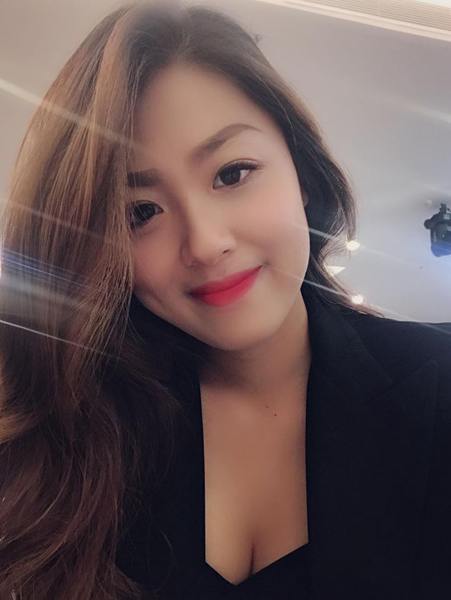 Nhan sắc xinh đẹp của 4 nữ CĐV nổi như cồn khi đi xem AFF Cup nhan sac xinh dep cua 4 nu cdv noi nhu con khi di xem aff cup