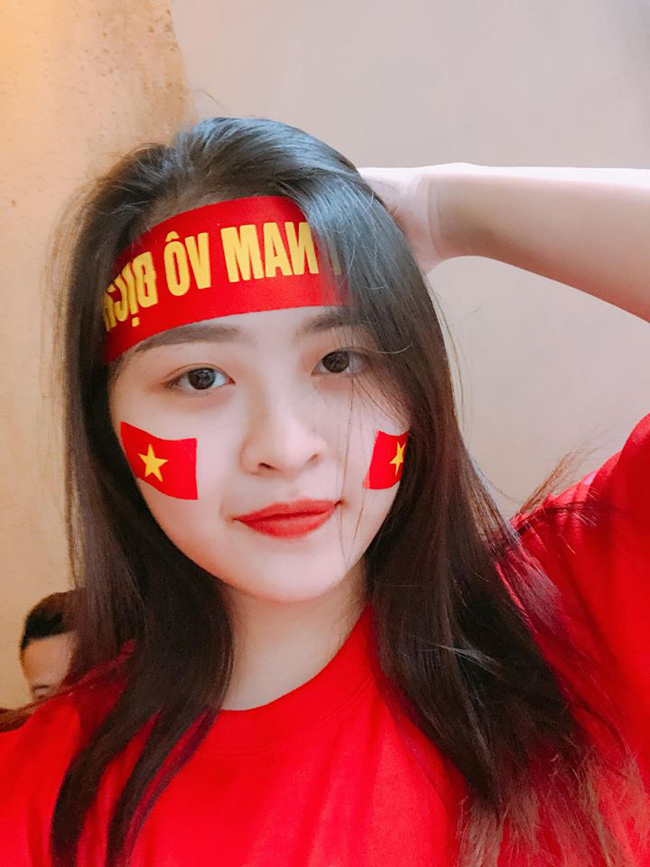 Nhan sắc xinh đẹp của 4 nữ CĐV nổi như cồn khi đi xem AFF Cup nhan sac xinh dep cua 4 nu cdv noi nhu con khi di xem aff cup