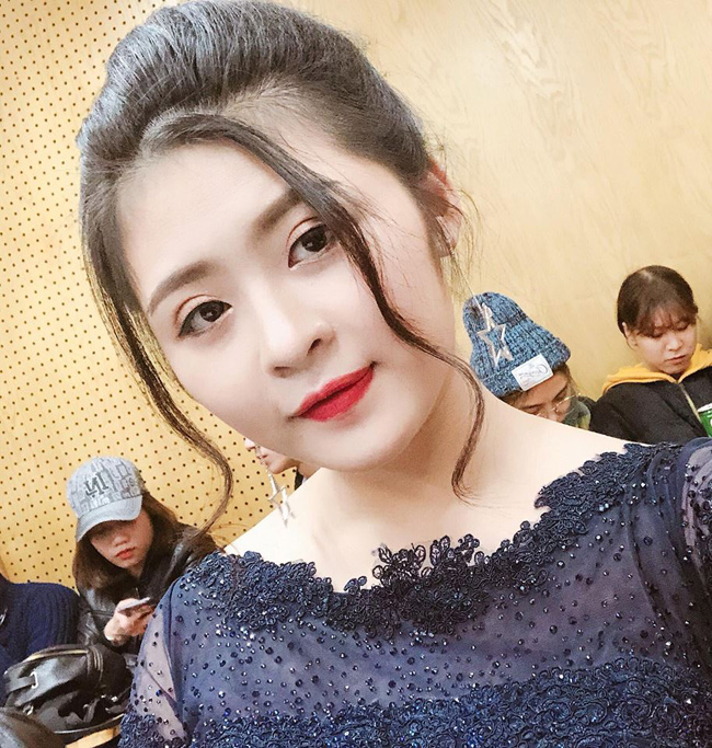 Nhan sắc xinh đẹp của 4 nữ CĐV nổi như cồn khi đi xem AFF Cup nhan sac xinh dep cua 4 nu cdv noi nhu con khi di xem aff cup