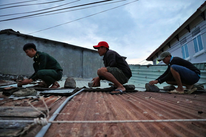 nguoi dan hoi ha truoc gio bao nakri do bo