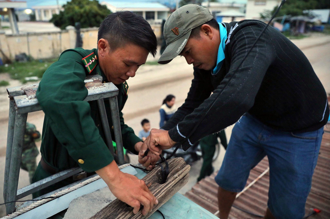 nguoi dan hoi ha truoc gio bao nakri do bo