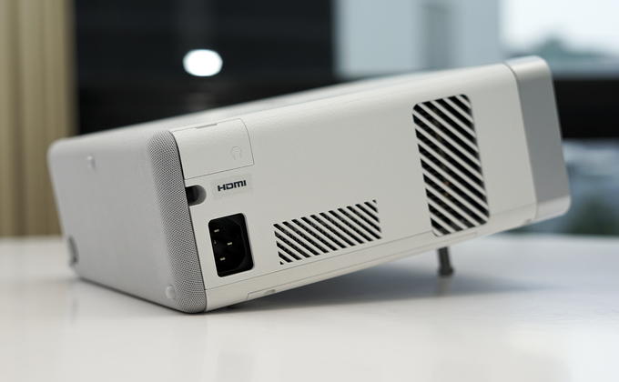 may chieu laser 3lcd nho nhat the gioi