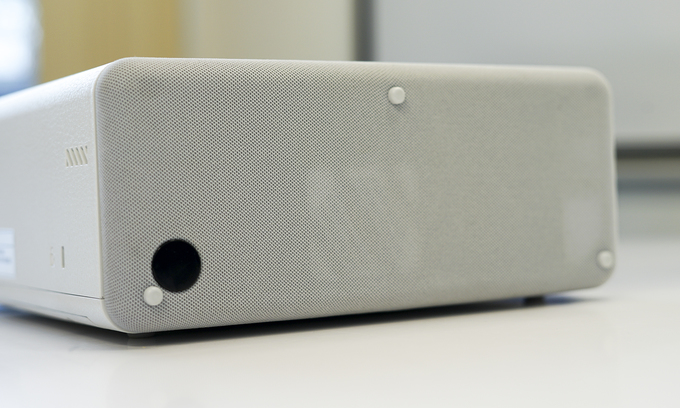 may chieu laser 3lcd nho nhat the gioi